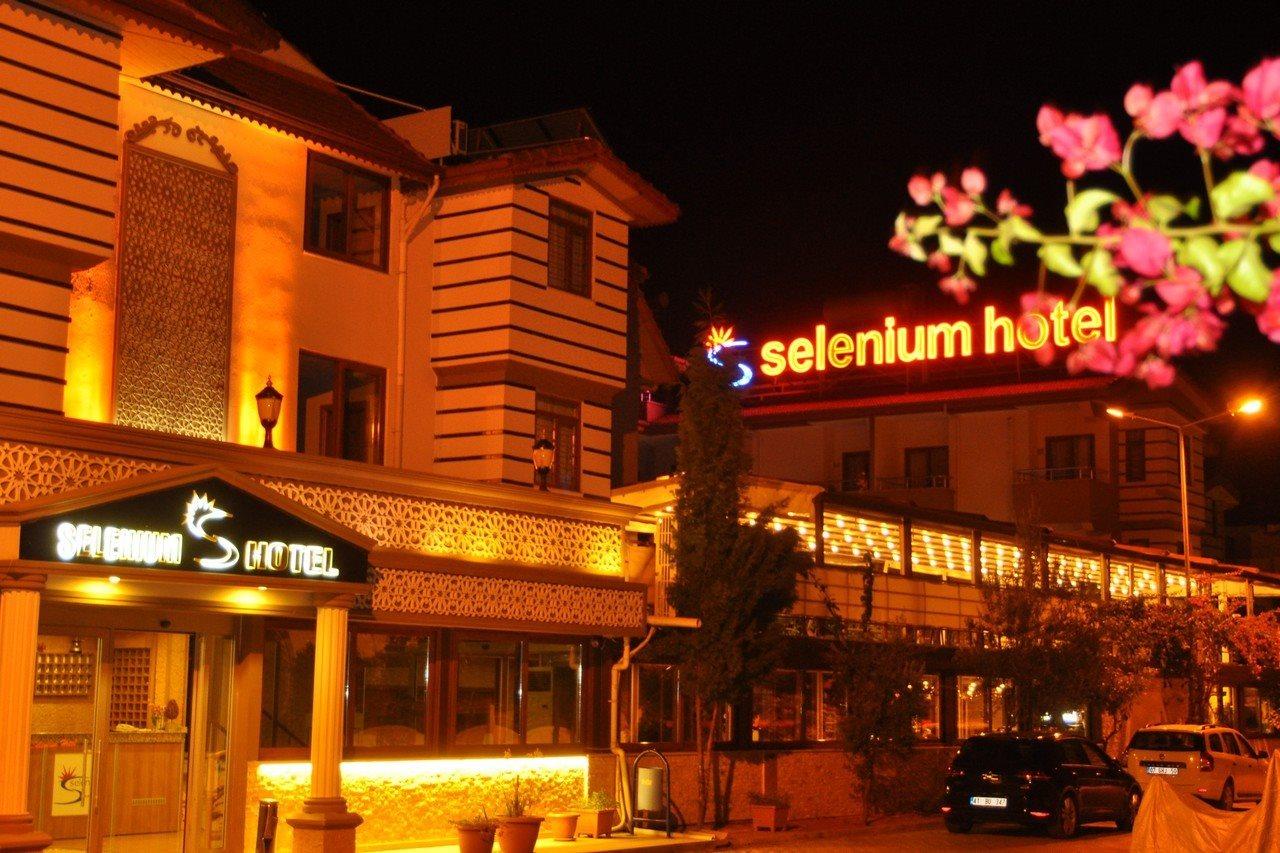 Selenium Hotel Side Exterior photo